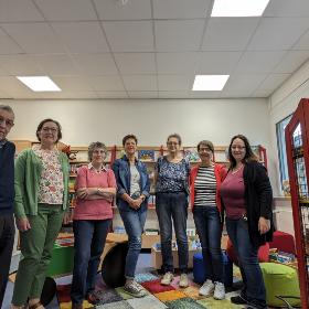 Teilnehmende des Treffens des Büchereirings in der KÖB Bad Salzig (v. l. n. r.): Franz Müller, Sabine Wieprecht, Helga Becker, Gaby Rech, Angelika Lansen, Elke Nick, Alexandra Bock.